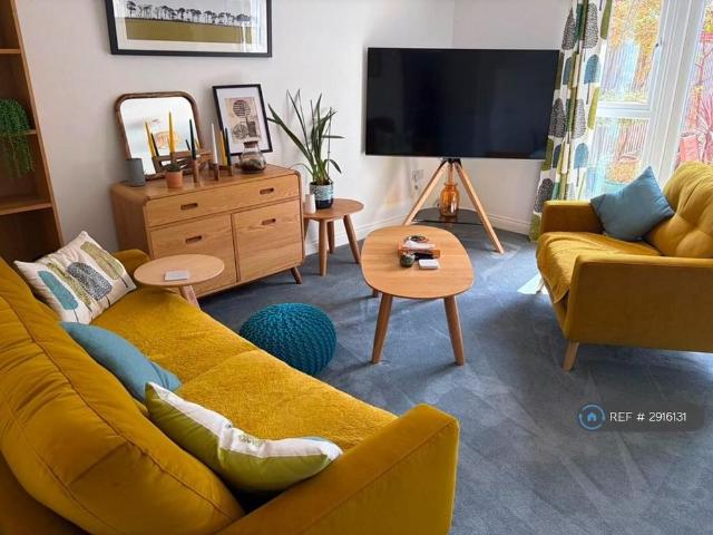 2 bedroom semi detached house to rent