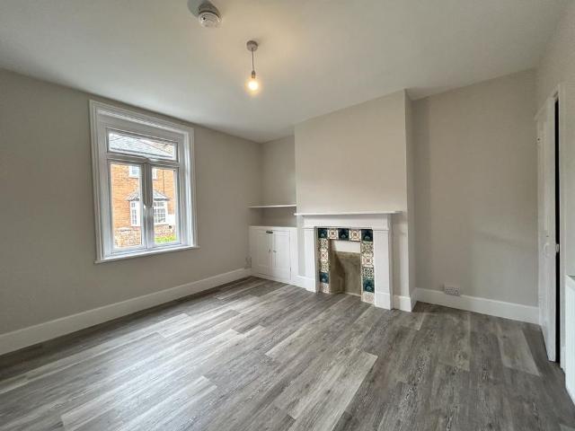 2 bedroom semi detached house to rent