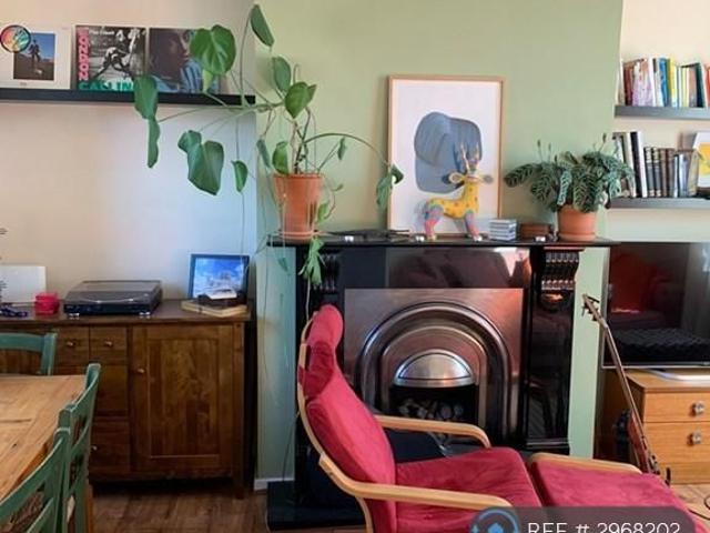 2 bedroom semi detached house to rent