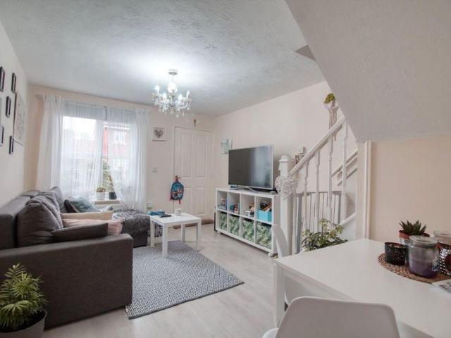 2 bedroom semi detached house to rent