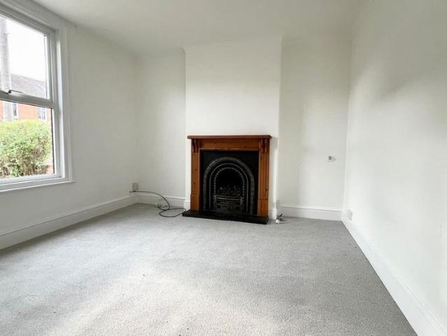 2 bedroom semi detached house to rent