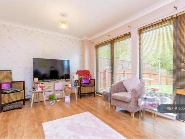 2 bedroom semi detached house to rent