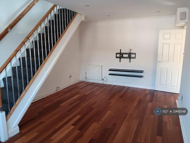 2 bedroom semi detached house to rent