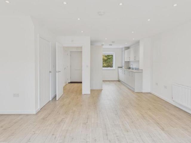 2 bedroom semi detached house to rent