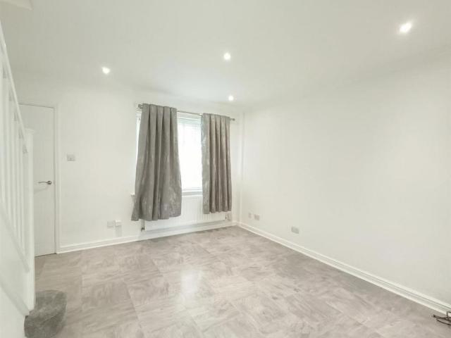 2 bedroom semi detached house to rent