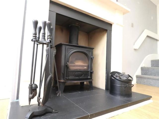 2 bedroom semi detached house to rent