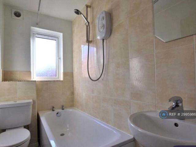 2 bedroom semi detached house to rent