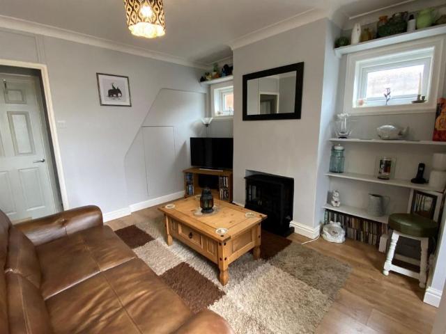 2 bedroom semi detached house to rent