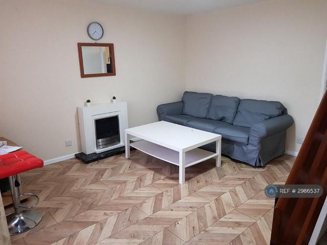 2 bedroom semi detached house to rent