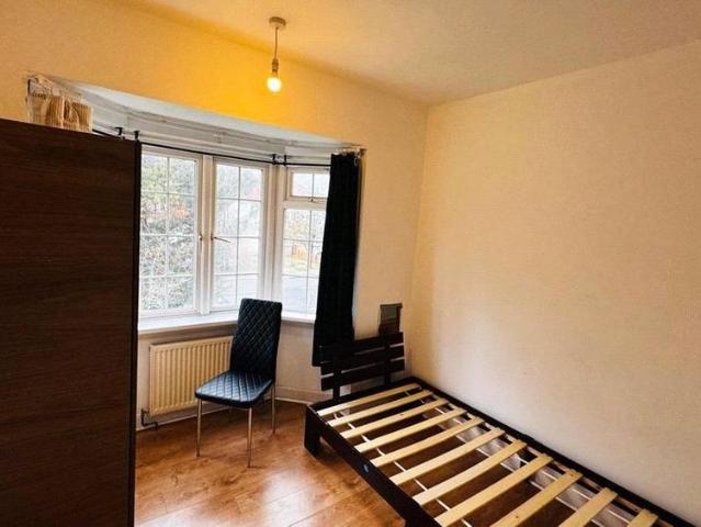 2 bedroom semi detached house to rent
