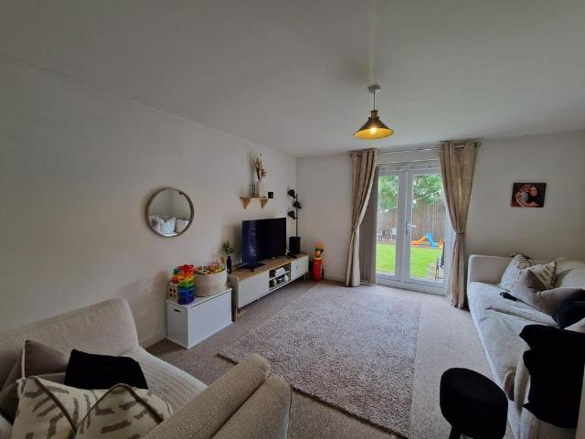 2 bedroom semi detached house to rent