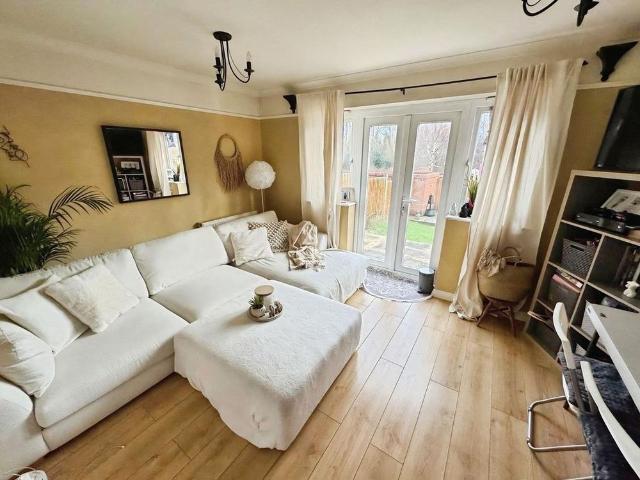 2 bedroom semi detached house to rent