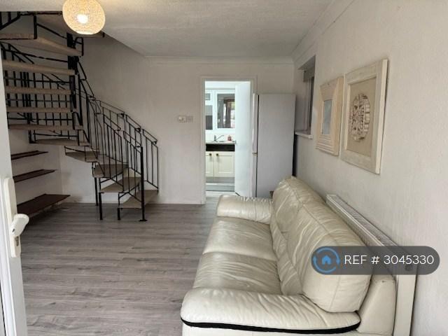 2 bedroom semi detached house to rent