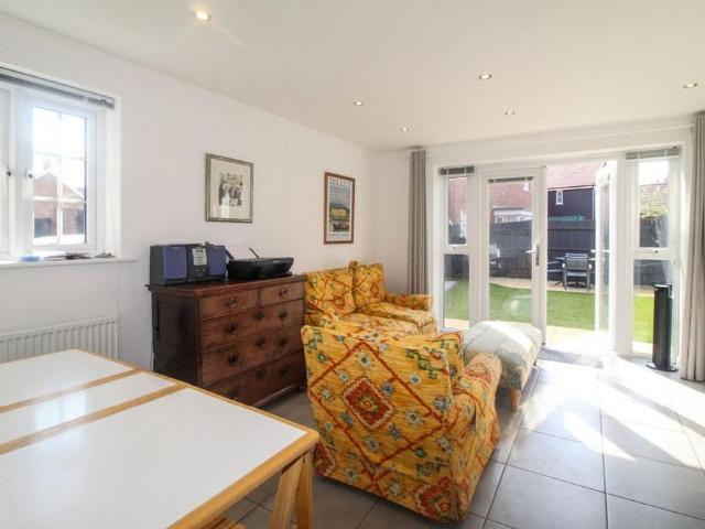 2 bedroom semi detached house to rent