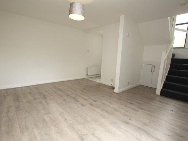 2 bedroom semi detached house to rent