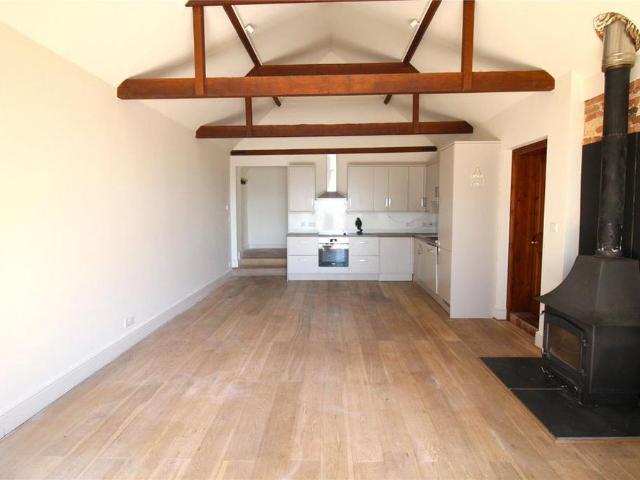 2 bedroom semi detached house to rent