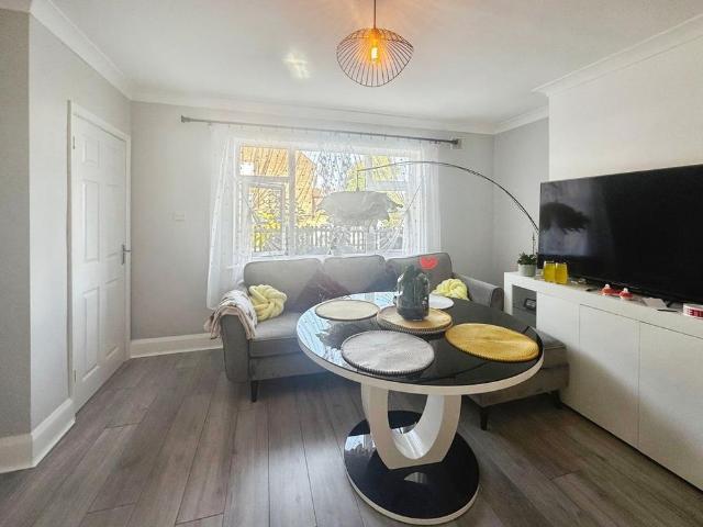 2 bedroom semi detached house to rent