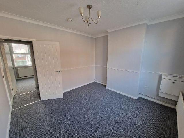 2 bedroom semi detached house to rent
