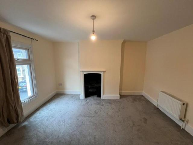2 bedroom semi detached house to rent