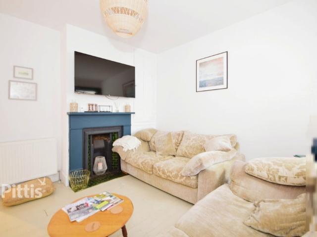 2 bedroom semi detached house to rent