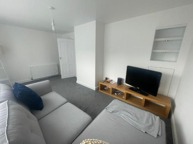 2 bedroom semi detached house to rent
