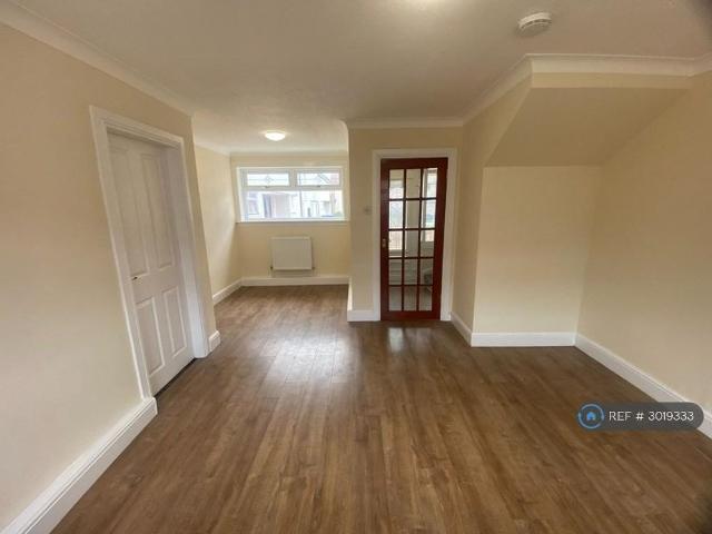 2 bedroom semi detached house to rent