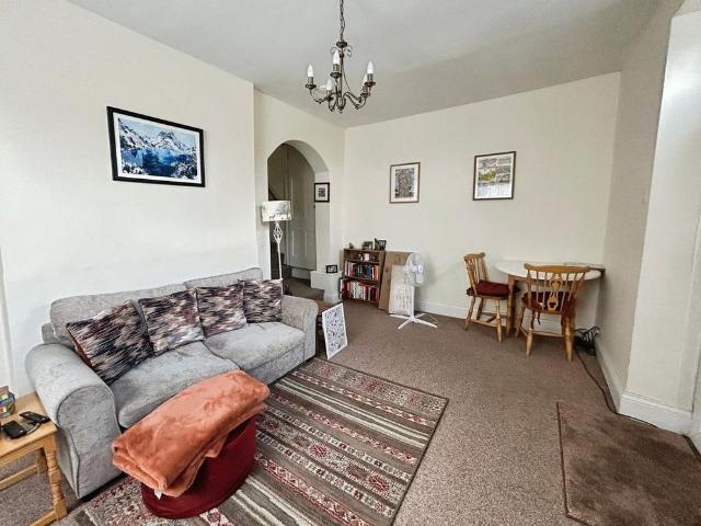 2 bedroom semi detached house to rent