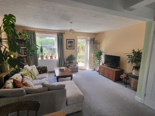2 bedroom semi detached house to rent