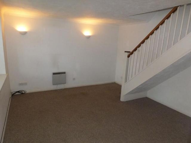 2 bedroom semi detached house to rent