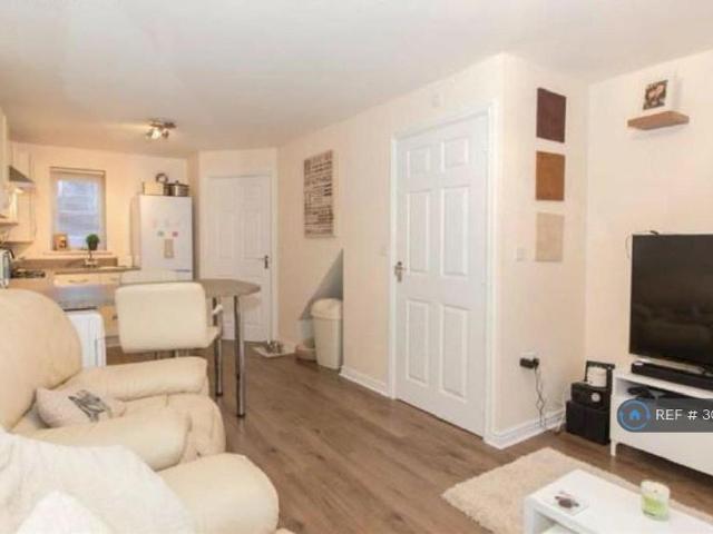 2 bedroom semi detached house to rent