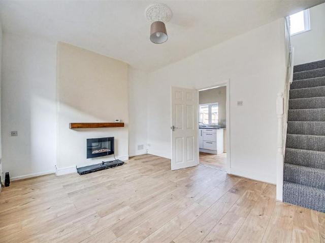 2 bedroom semi detached house to rent