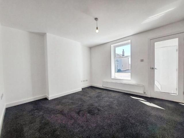 2 bedroom semi detached house to rent