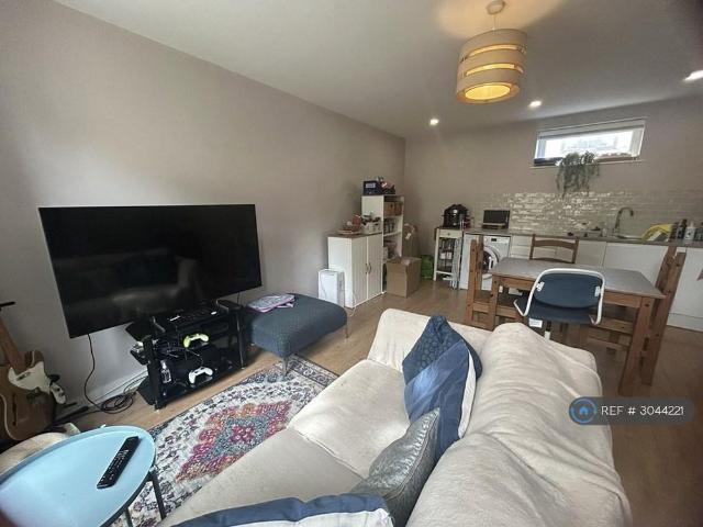 2 bedroom semi detached house to rent