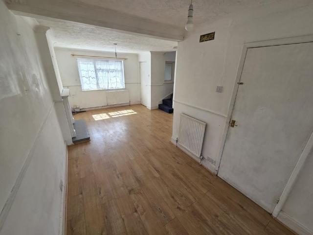 2 bedroom semi detached house to rent