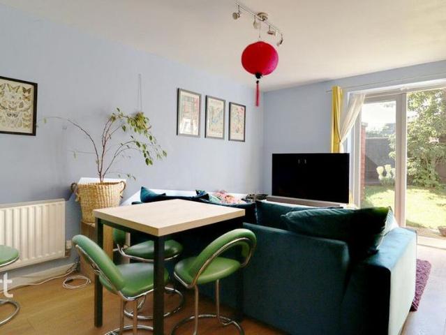 2 bedroom semi detached house to rent