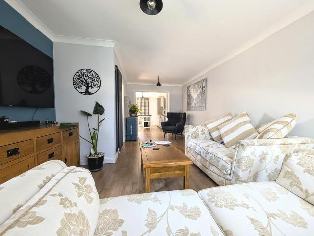 2 bedroom semi detached house to rent