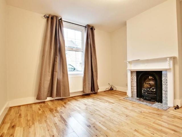2 bedroom semi detached house to rent
