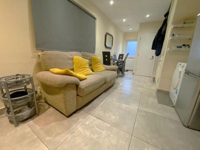 2 bedroom semi detached house to rent