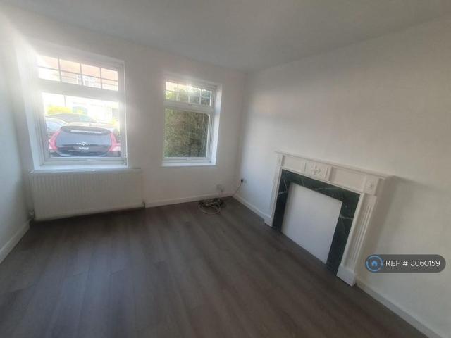 2 bedroom semi detached house to rent