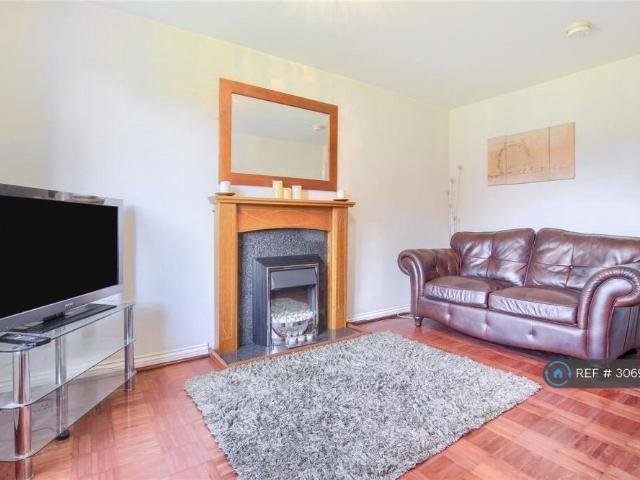 2 bedroom semi detached house to rent