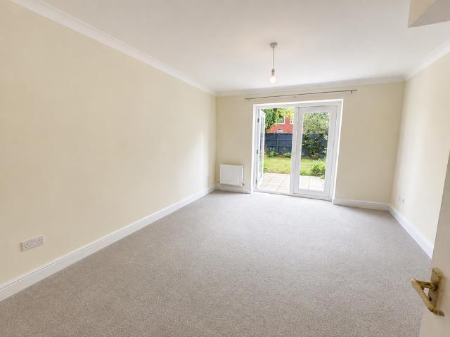 2 bedroom semi detached house to rent
