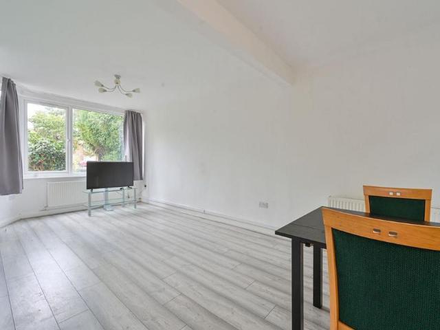 2 bedroom semi detached house to rent