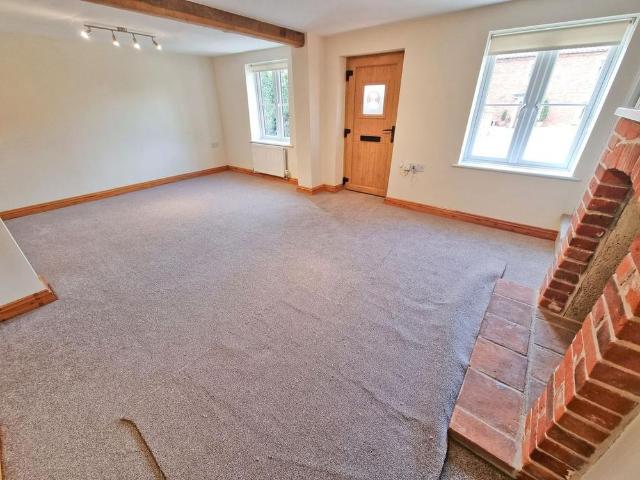 2 bedroom semi detached house to rent