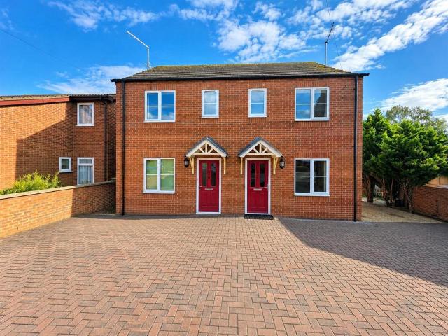 2 bedroom semi detached house to rent