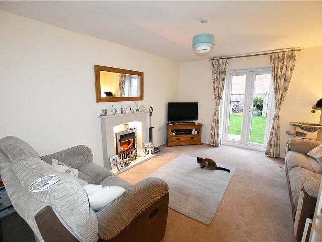 2 bedroom semi detached house to rent