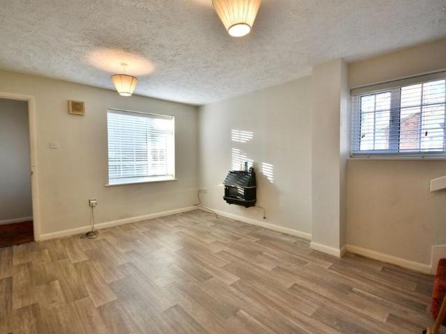 2 bedroom semi detached house to rent