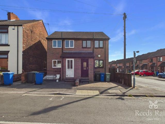 2 bedroom semi detached house to rent