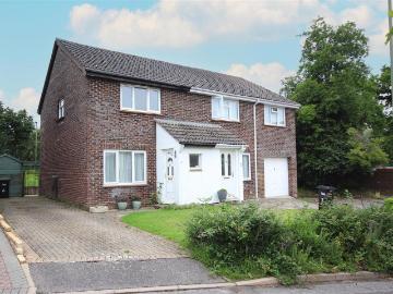 2 bedroom semi detached house to rent
