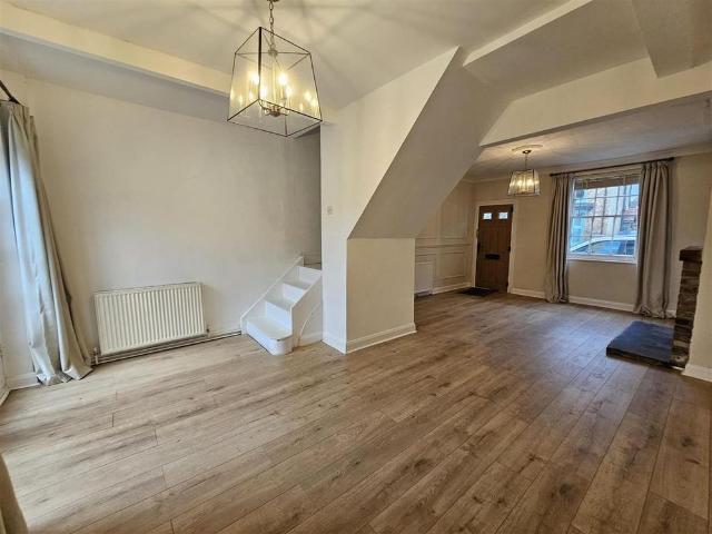 2 bedroom semi detached house to rent