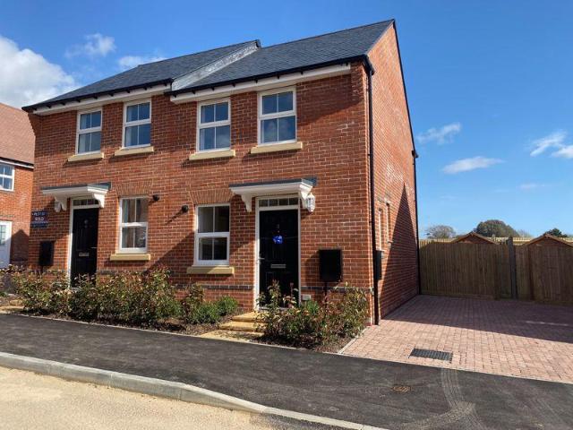 2 bedroom semi detached house to rent